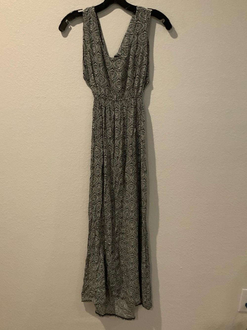 Sleeveless Black & White Patterned Maxi Dress with V-Neck
